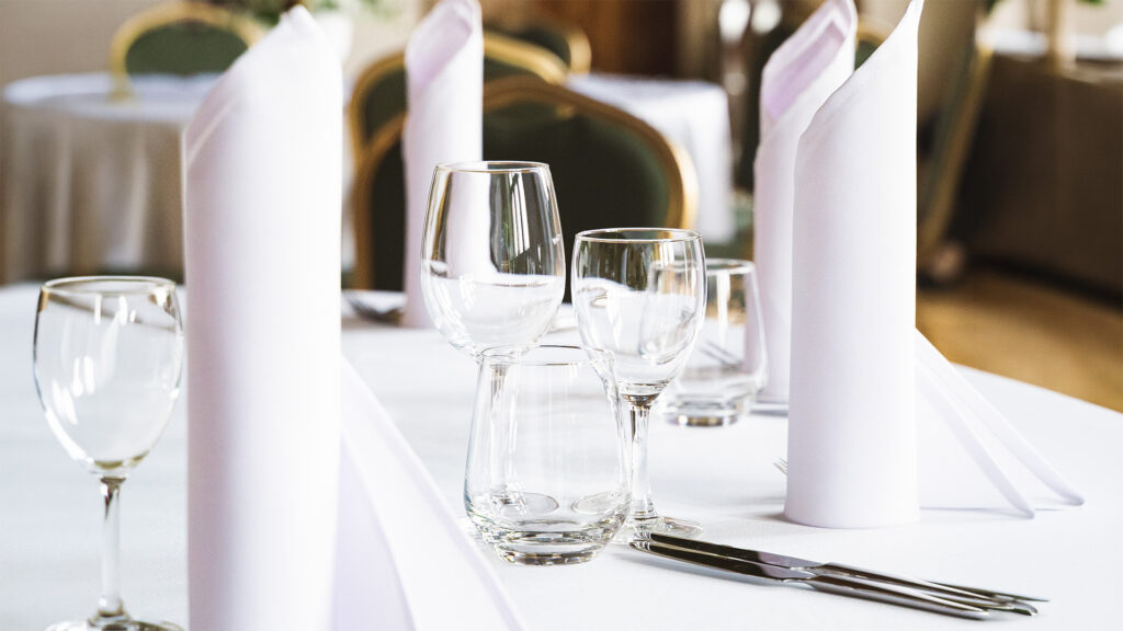 jaki sprzęt gastronomiczny jest potrzebny na bankiet